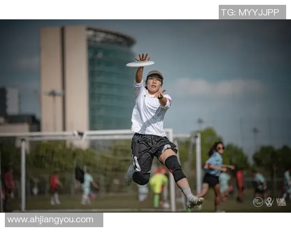 重庆飞盘队的转型之路：从攀岩联赛到全新竞技挑战的探索与成长